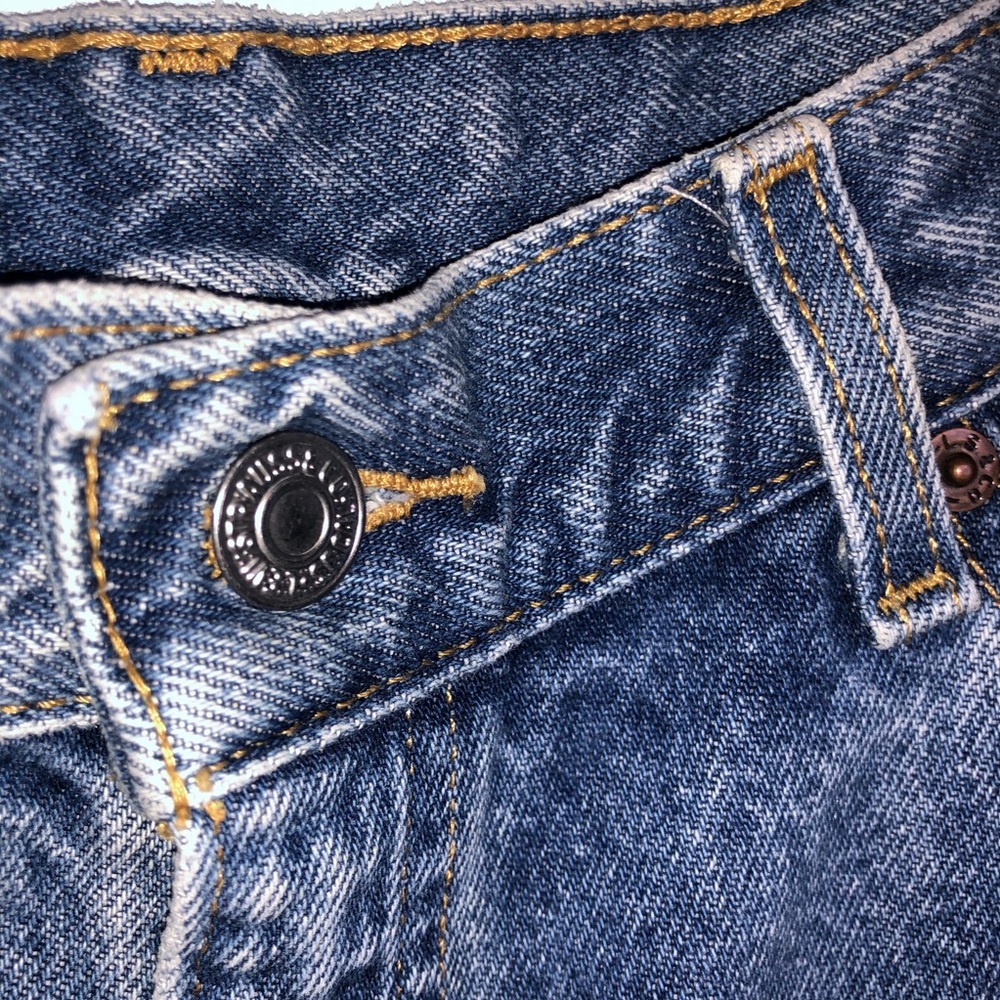 Womens Levi’s Ripped Shorts Size 13s - Picture 7 of 10